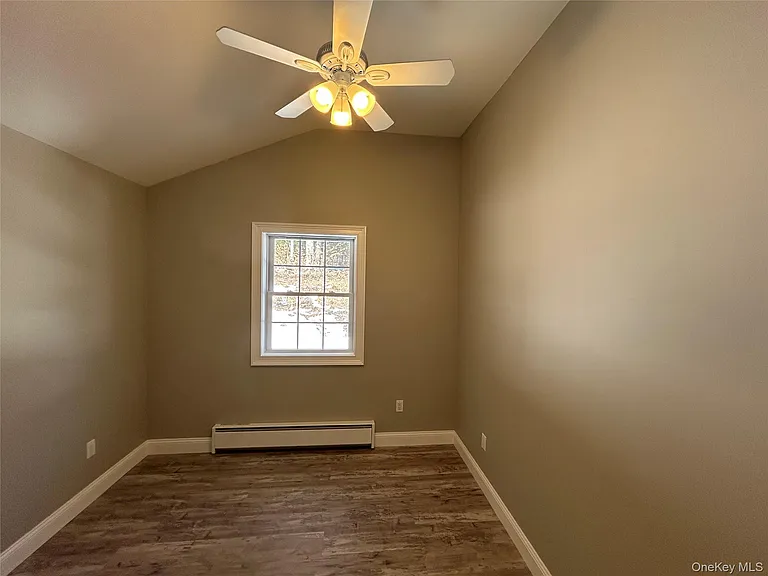 135 Gale Rd #UPSTAIRS — Photo 20