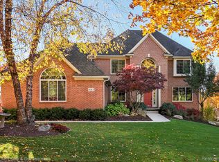 4163 Delphine Dr, Wixom, MI 48393