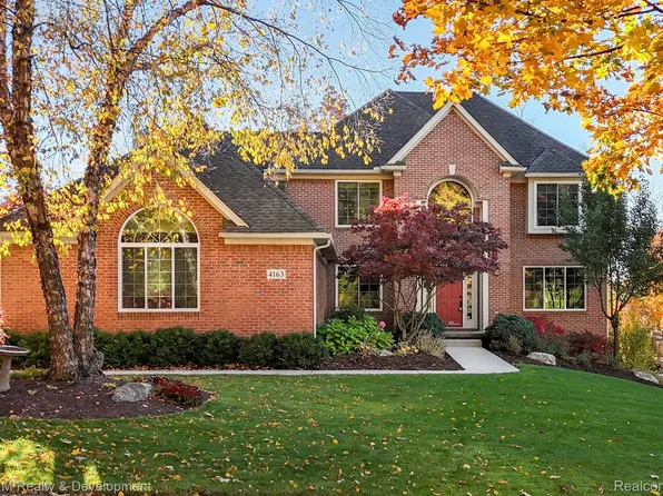 4163 Delphine Dr, Wixom, MI 48393