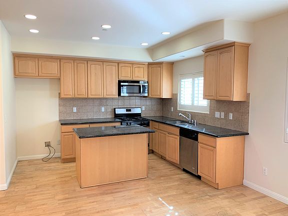 4th image of 11501 W Hatteras St #1