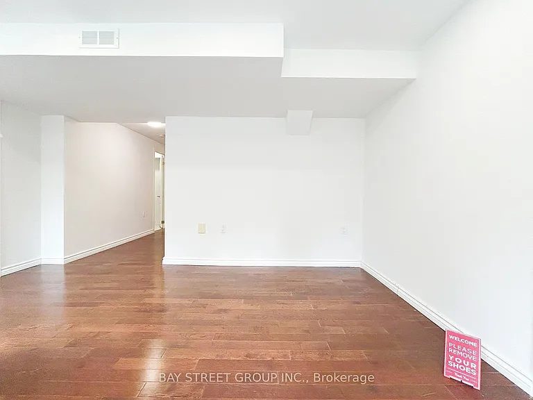 17 Bradbury Cres — Photo 8