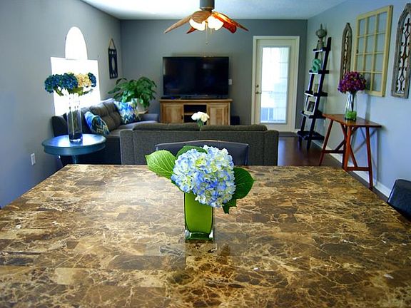 5th image of 806 Deer Glen Ct