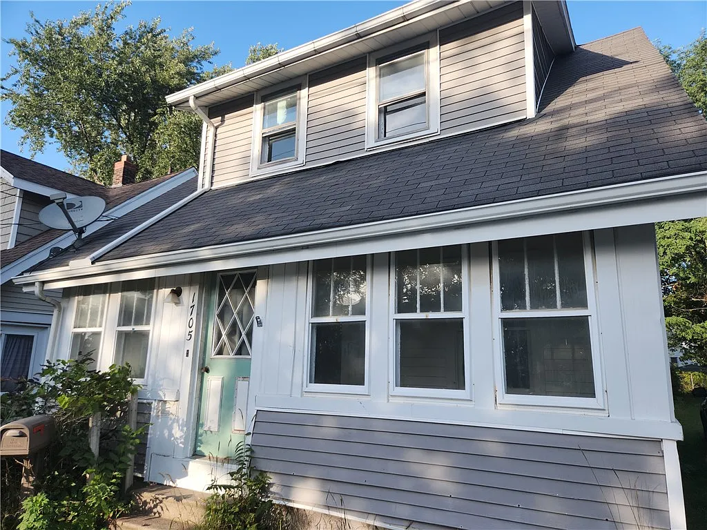 1705 Center St photo 1