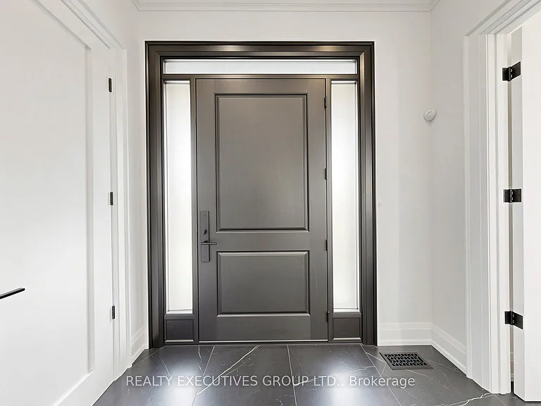 8 Limelight St — Photo 4