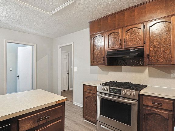 11th image of 9925 Miller Ave