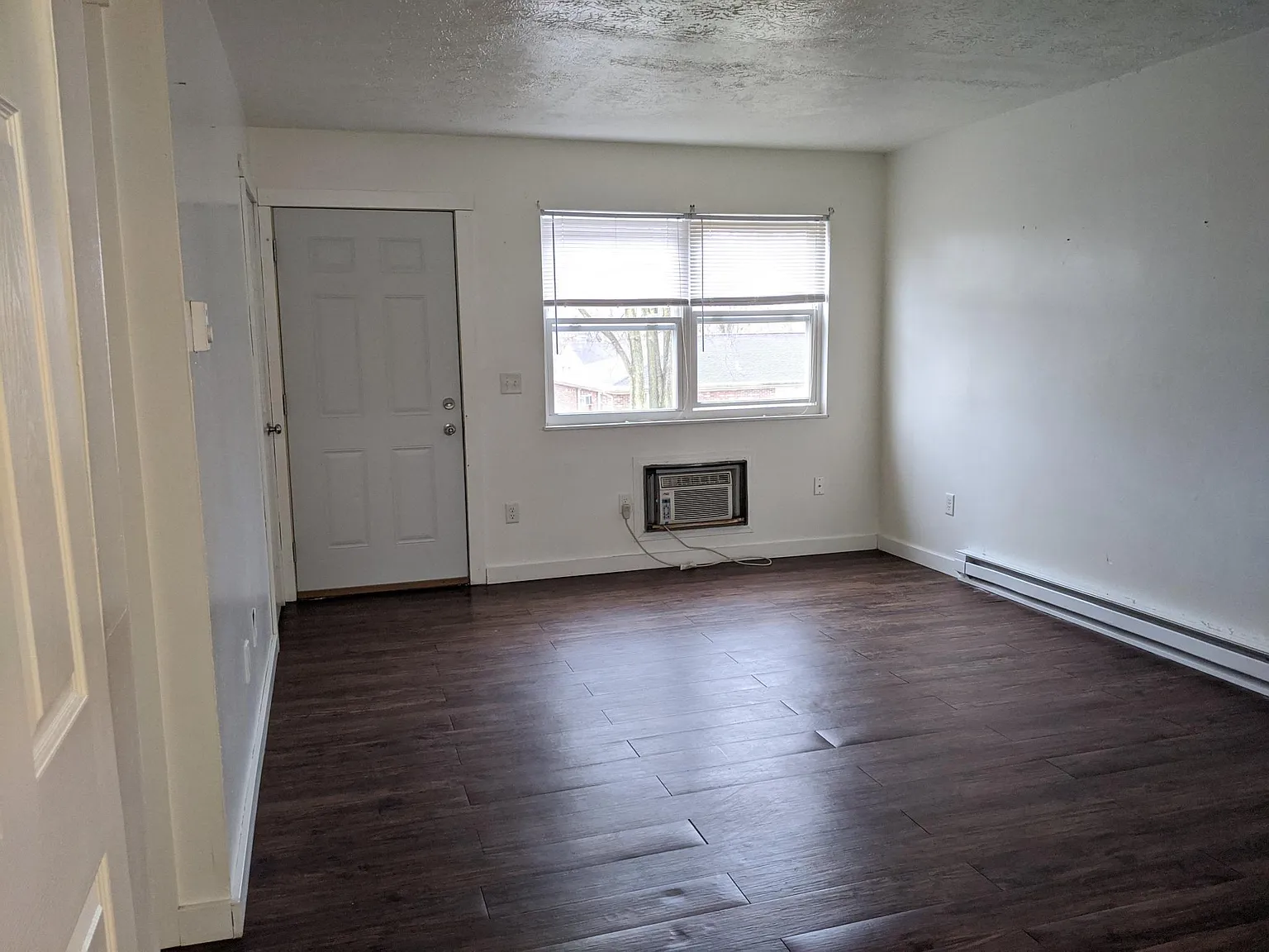 2 bed, 800 sqft, $1,050 — Photo 4