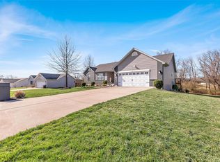 103 Locke Ln, Elsberry, MO 63343