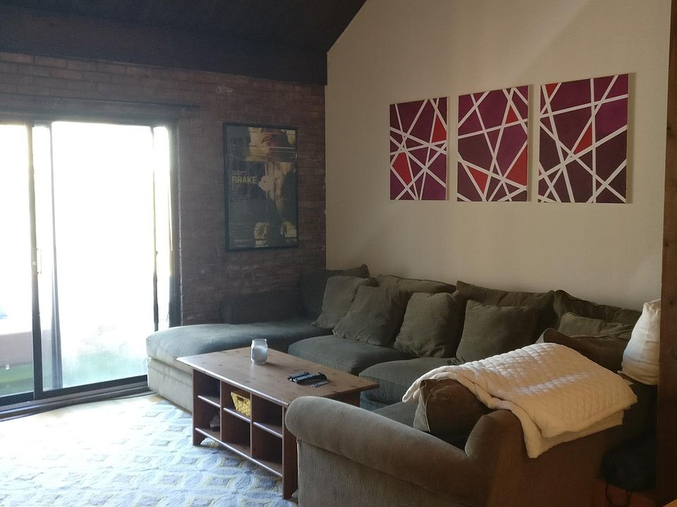 1st image of 2233 N Lincoln Ave APT 2