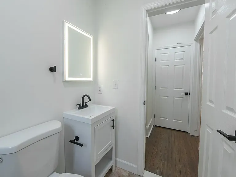 602 W Maple Ave #J1 — Photo 4