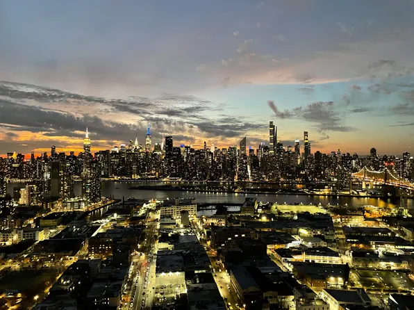 3 Court Square image 2 of 12