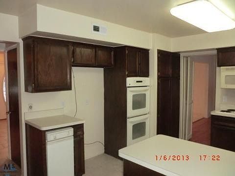 3rd image of 6665 Edinborough Dr