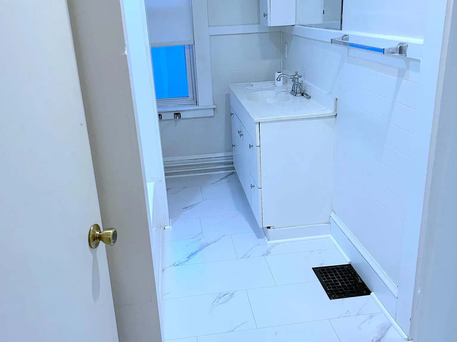 3 bed, 1200 sqft, $3,300 — Photo 3