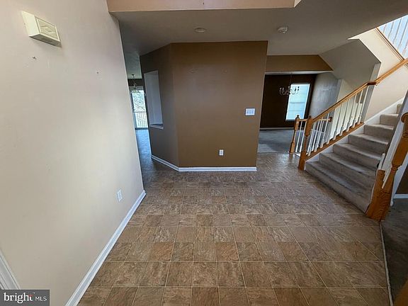 4th image of 32 Seminole Dr