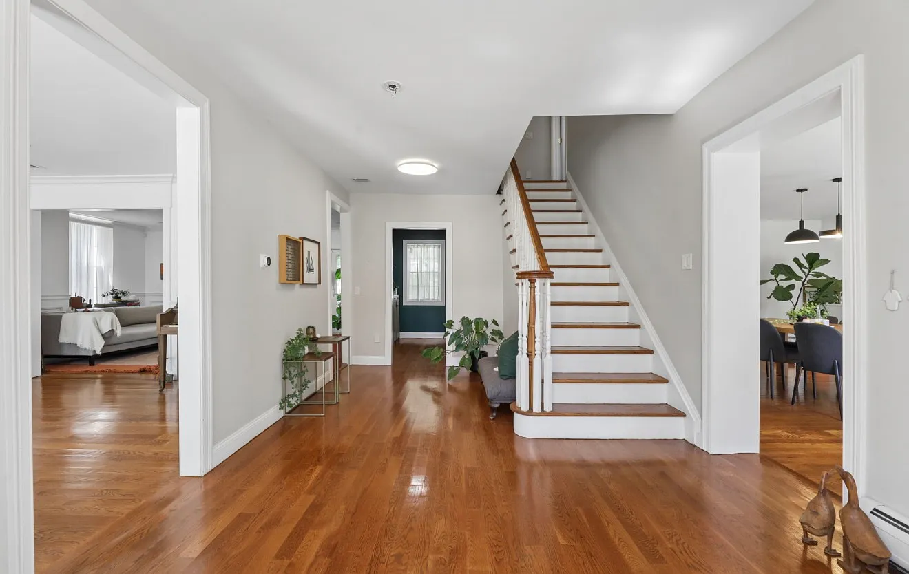 4 bed, 3.5 bath, 3100 sqft, $9,200 — Photo 3