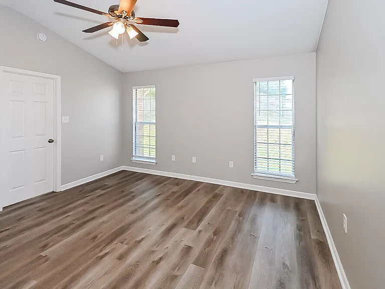 1883 Crescent Ln — Photo 8