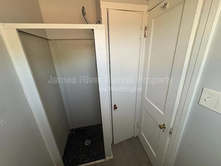 1003 Floyd St #5 — Photo 8