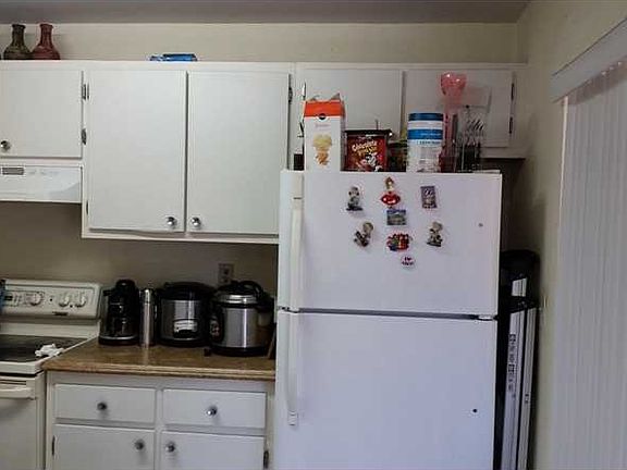 4th image of 11825 SW 123rd Ave #0