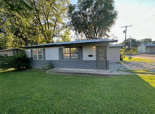 401 1st Ave SW, Gravette, AR 72736