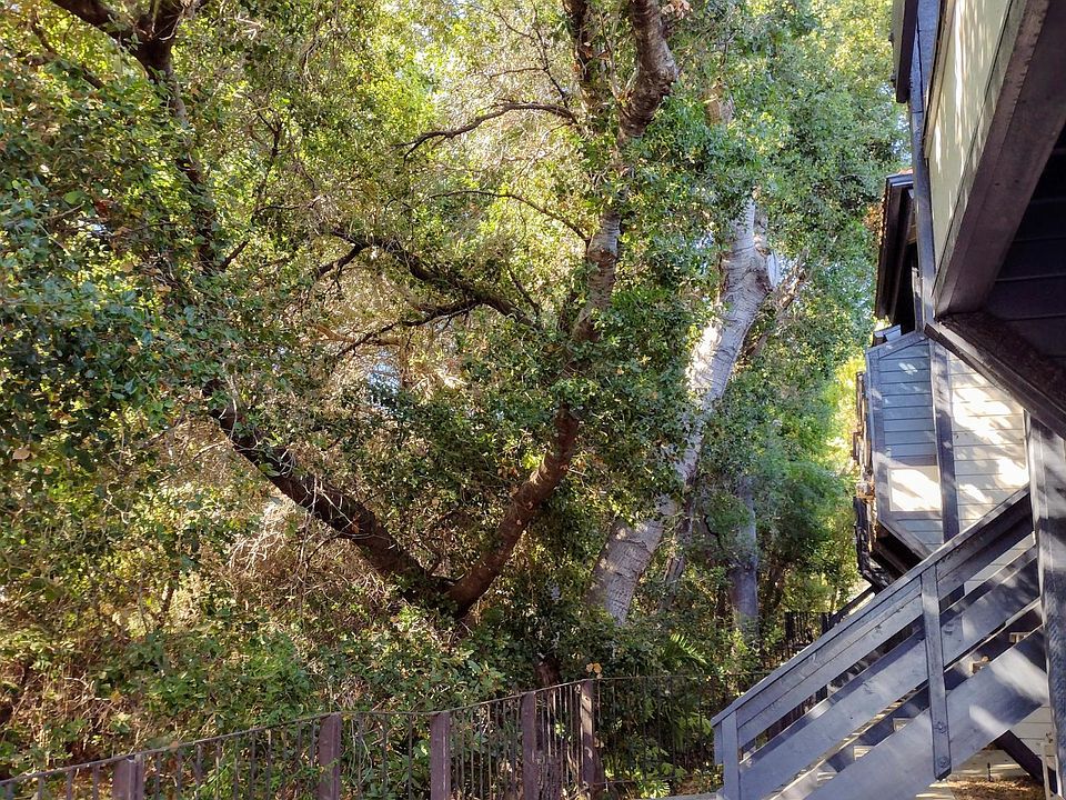 Entry to unit on creek.