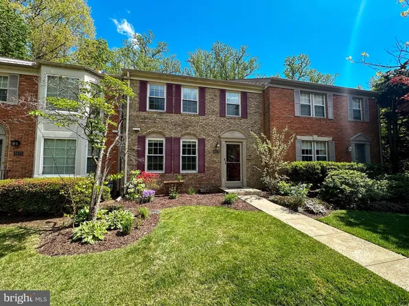 8923 Park Forest Dr, Springfield, VA 22152