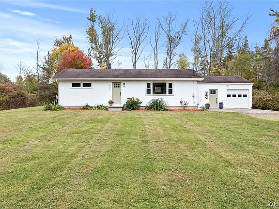 3rd image of 935 Cain Rd
