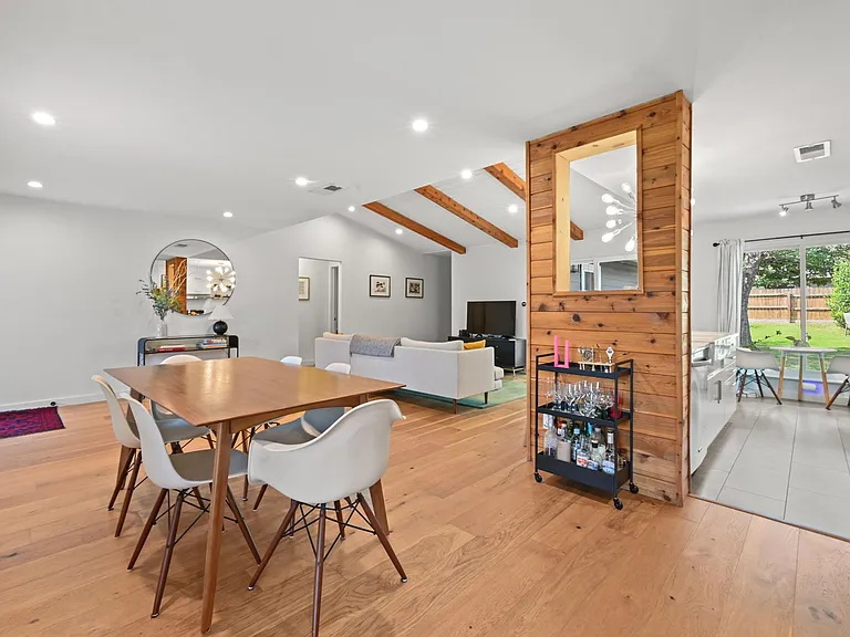 1605 Springer Ln — Photo 11