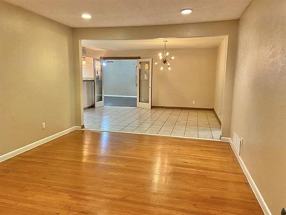 4th image of 2424 Livenshire Dr
