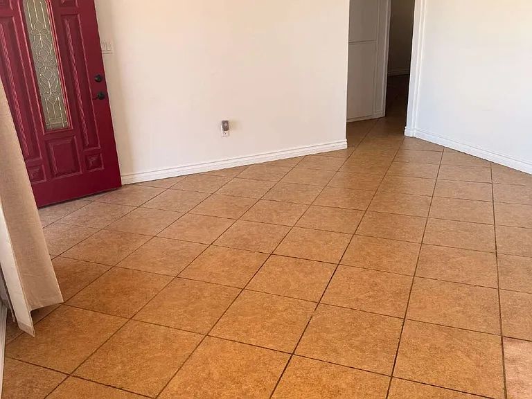 98 E Palomar St — Photo 3