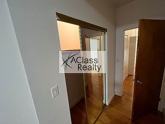 4th image of 20-65 Steinway St #3G
