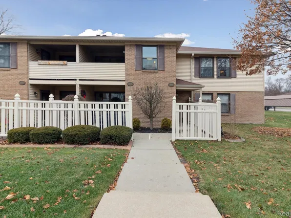 19641 Northridge Dr #80, Northville, MI 48167
