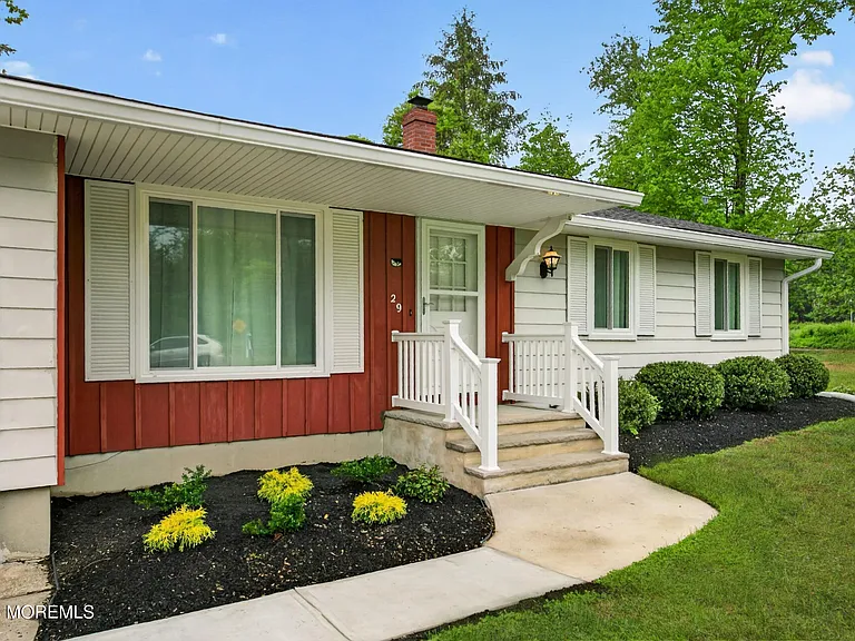 29 Demmert Ave — Photo 1