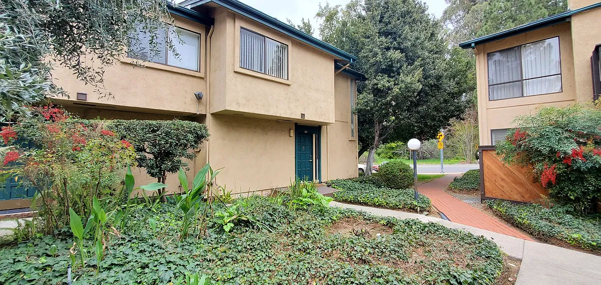 Building Photo - 570 Peach St #32
