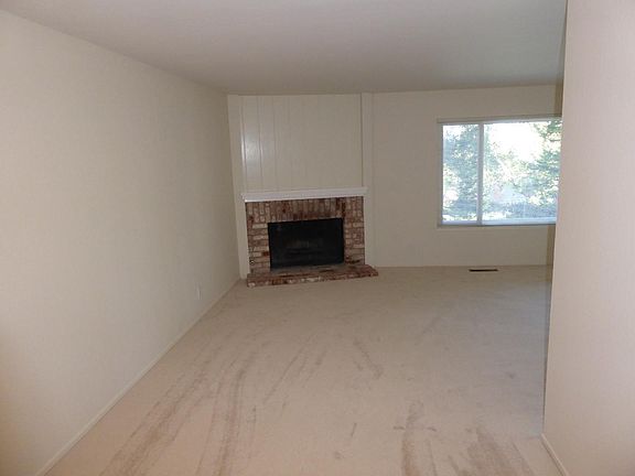 3rd image of 34 Havenridge Ct
