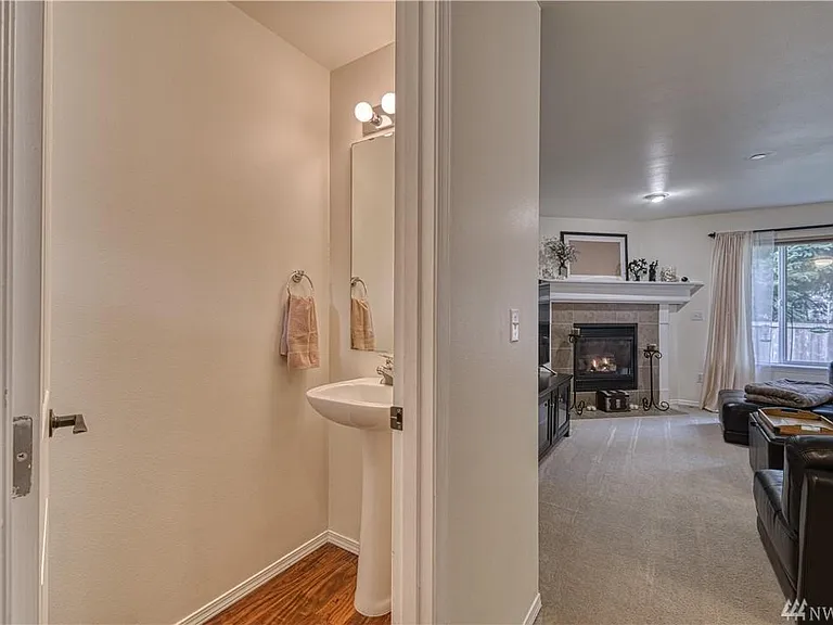 1180 Hudson St — Photo 17