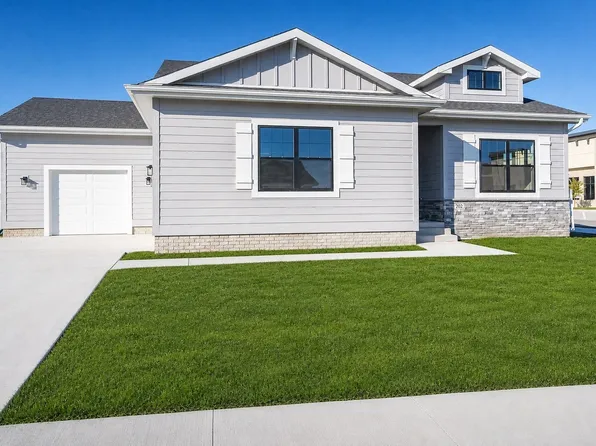 202 SW 17th St, Ankeny, IA 50023