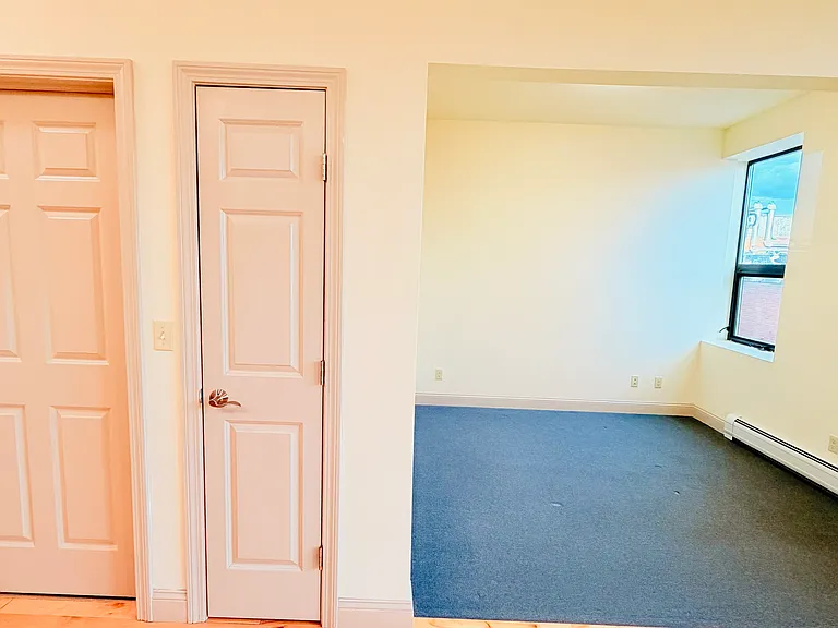 191 College St #212 — Photo 29