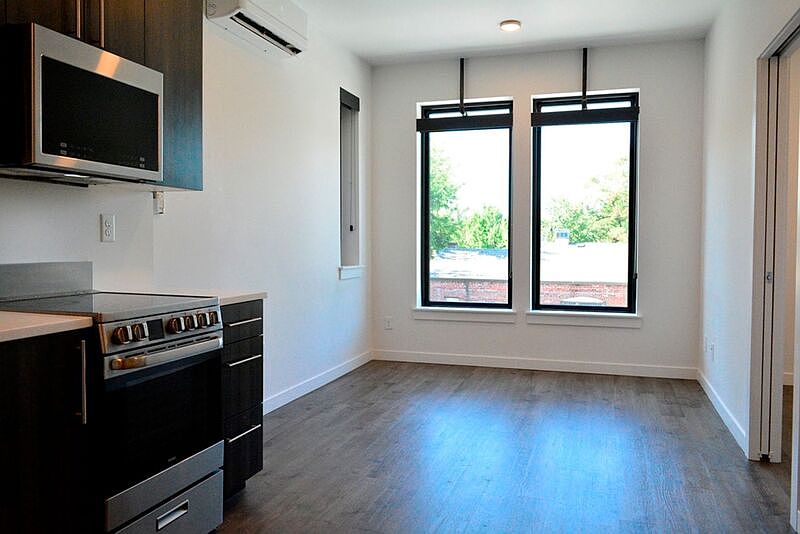 1st image of 3334 SE Belmont St APT 302