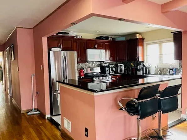 2715 Strickland Avenue image 8 of 42