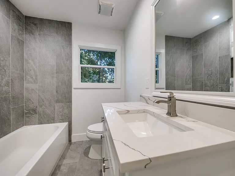 9046 Forest Hills Blvd — Photo 9