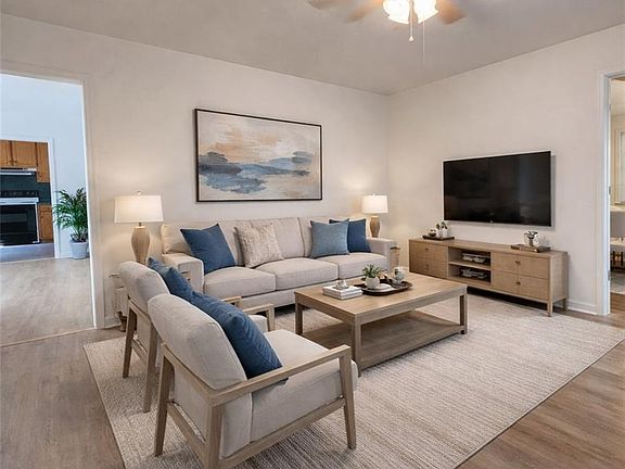 2nd image of 1141 W Fieldcrest Rd