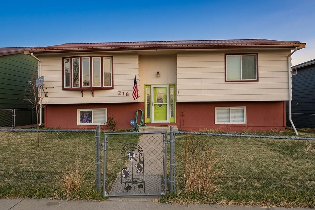 218 5th Ave NE - Property Image