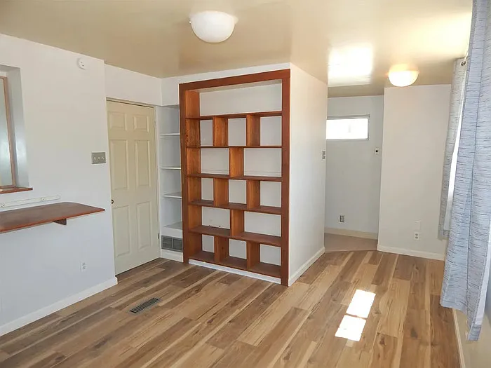 326 W 11th St — Photo 10