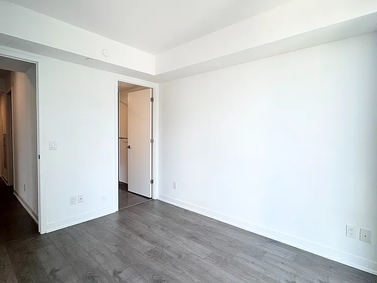 501 Yonge St #1905 — Photo 8