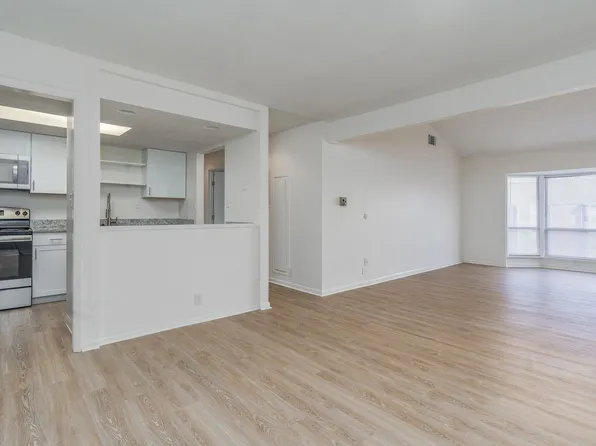 Bexley House, 2877 E Broad St APT C02, Columbus, OH 43209