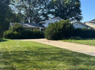 26725 Sweetbriar Dr, North Olmsted, OH
