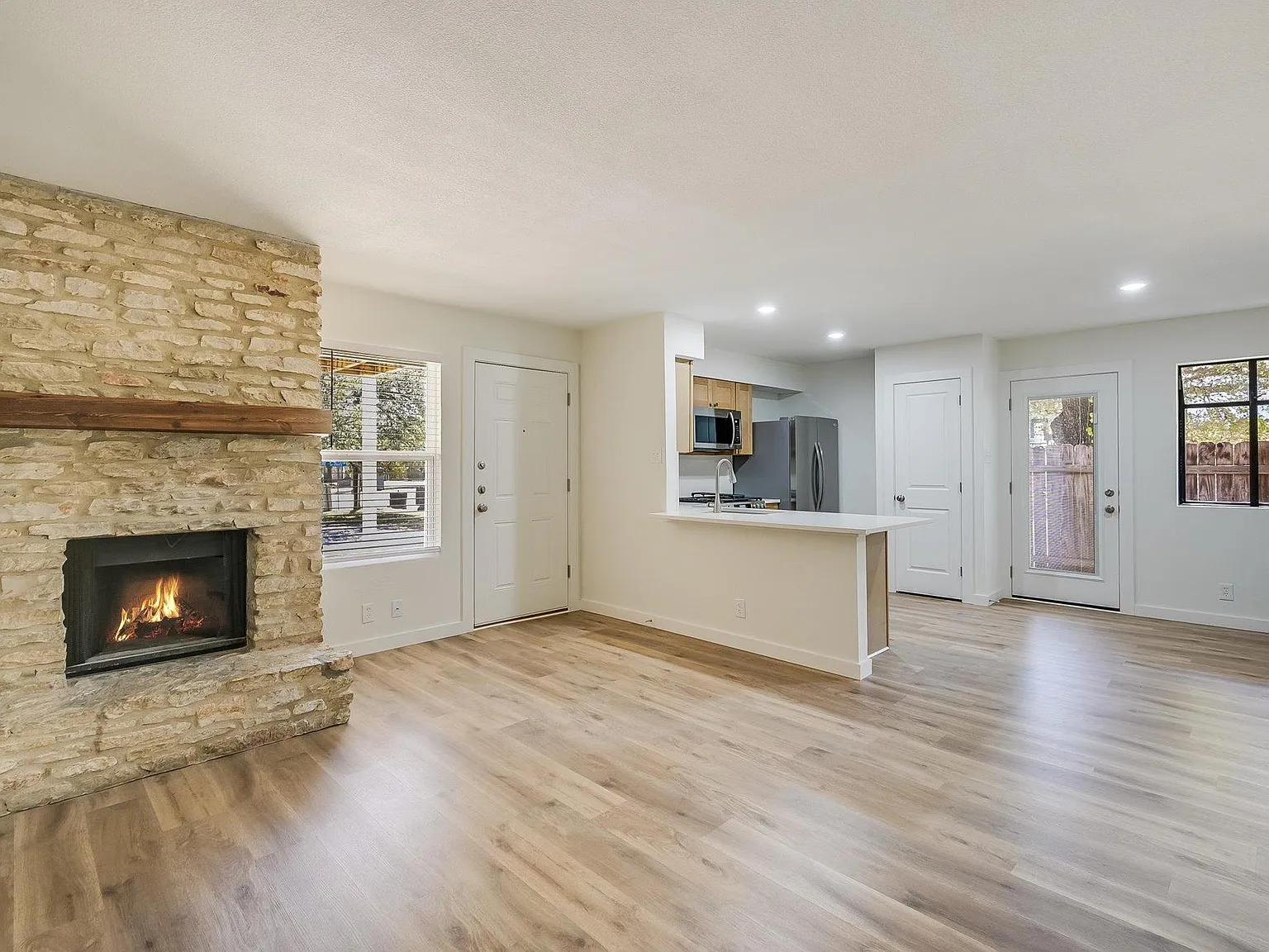 2 bed, 1.0 bath, 768 sqft, $1,250 — Photo 3
