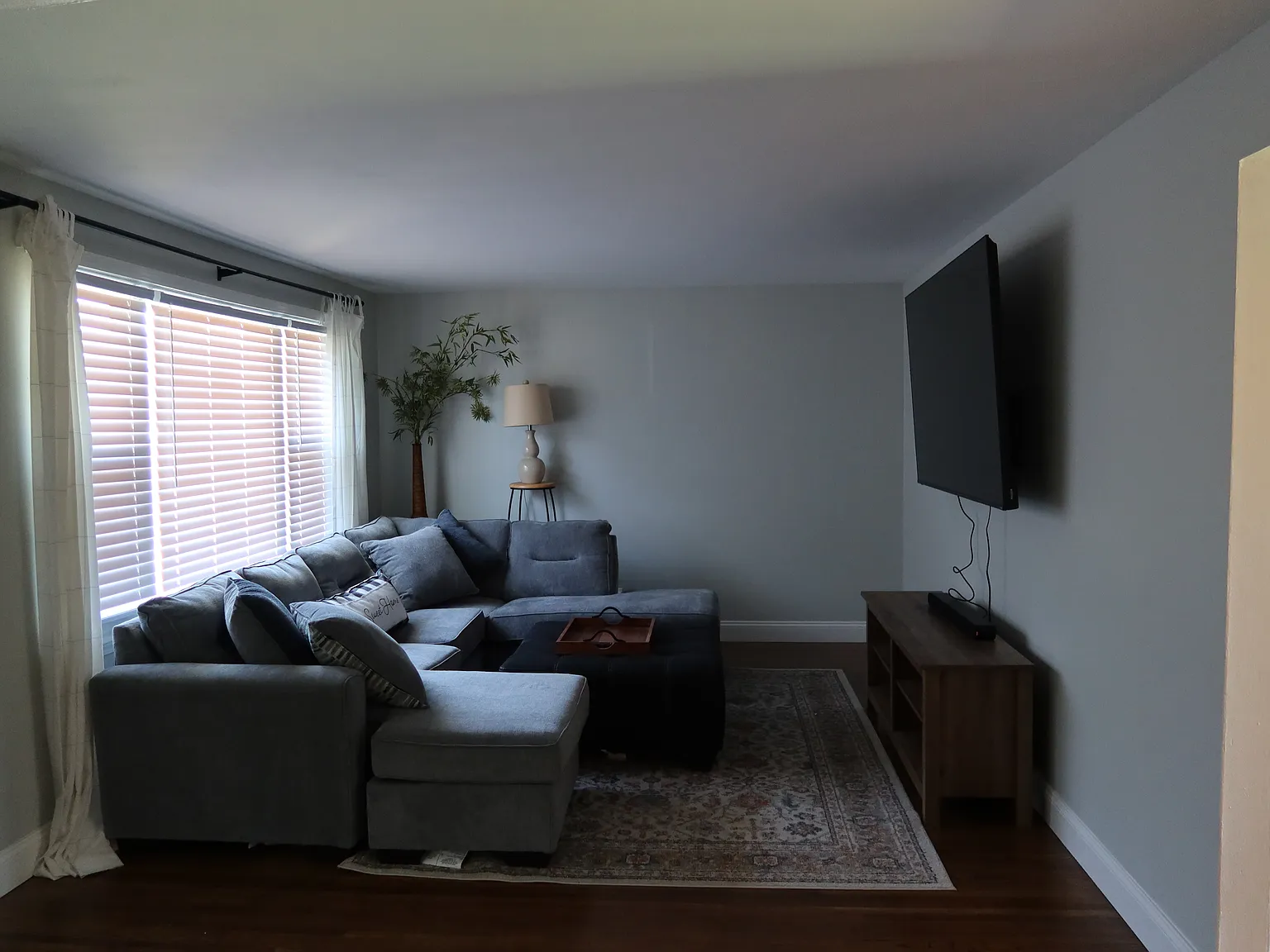 2 bed, 840 sqft, $2,400 — Photo 4
