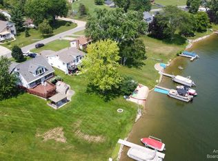 199 S Grand Pointe Dr, Brooklyn, MI 49230