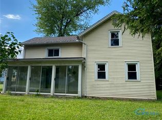 305 Harris St, Elmore, OH 43416