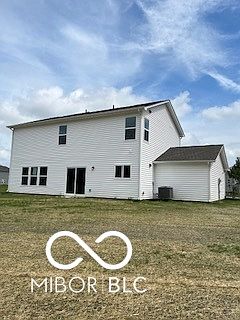 2nd image of 300 Oxford Ln